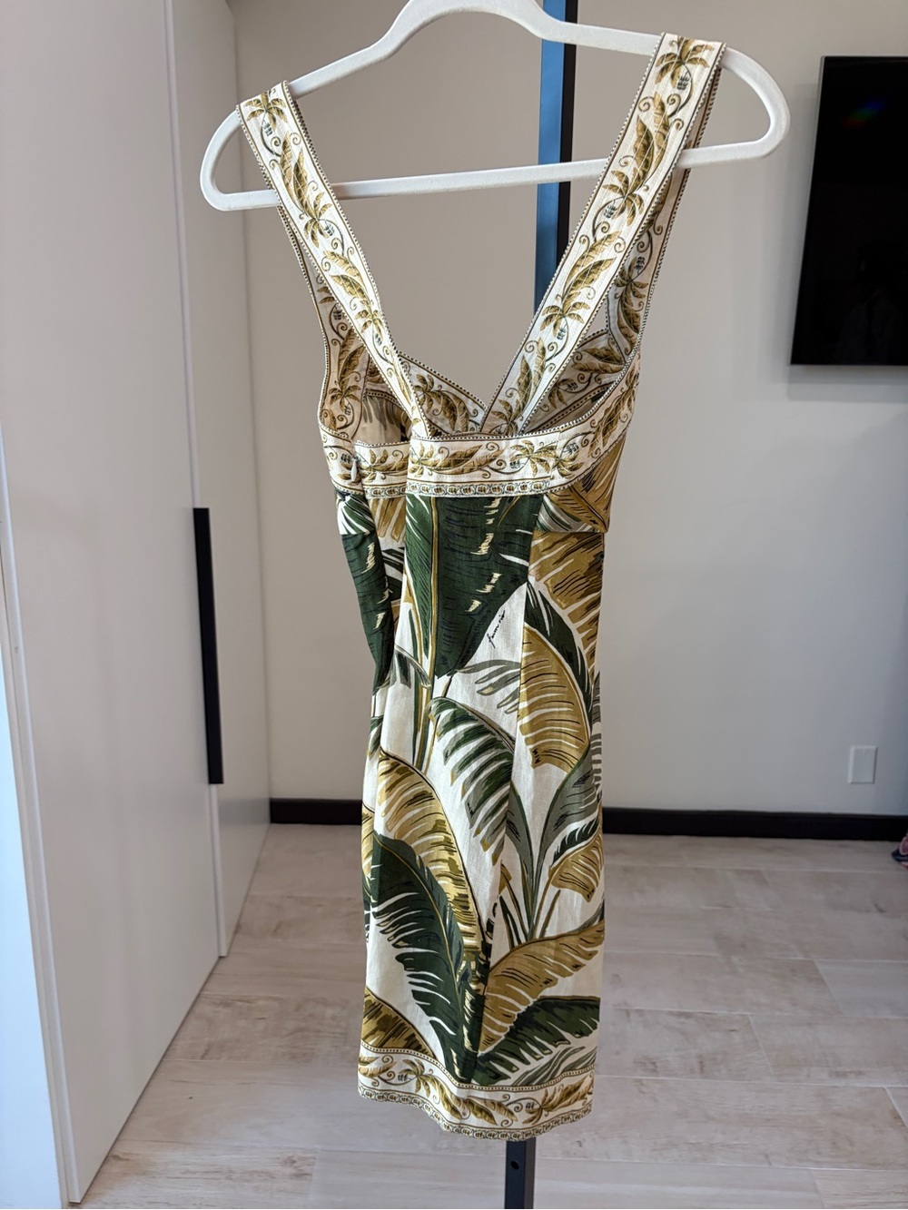Farm Rio: Off-White Trancoso Buttoned Mini
Dress - Picture 6 of 11